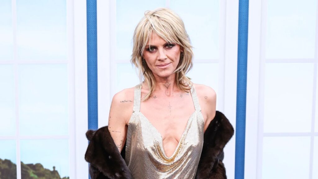 Denise from Scrubs, Eliza Coupe looks like a different person now.
